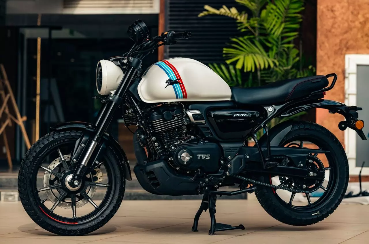 The Ronin Agonda is inspired by the iconic beach in Goa of the same name and features cosmetic differences over the standard model