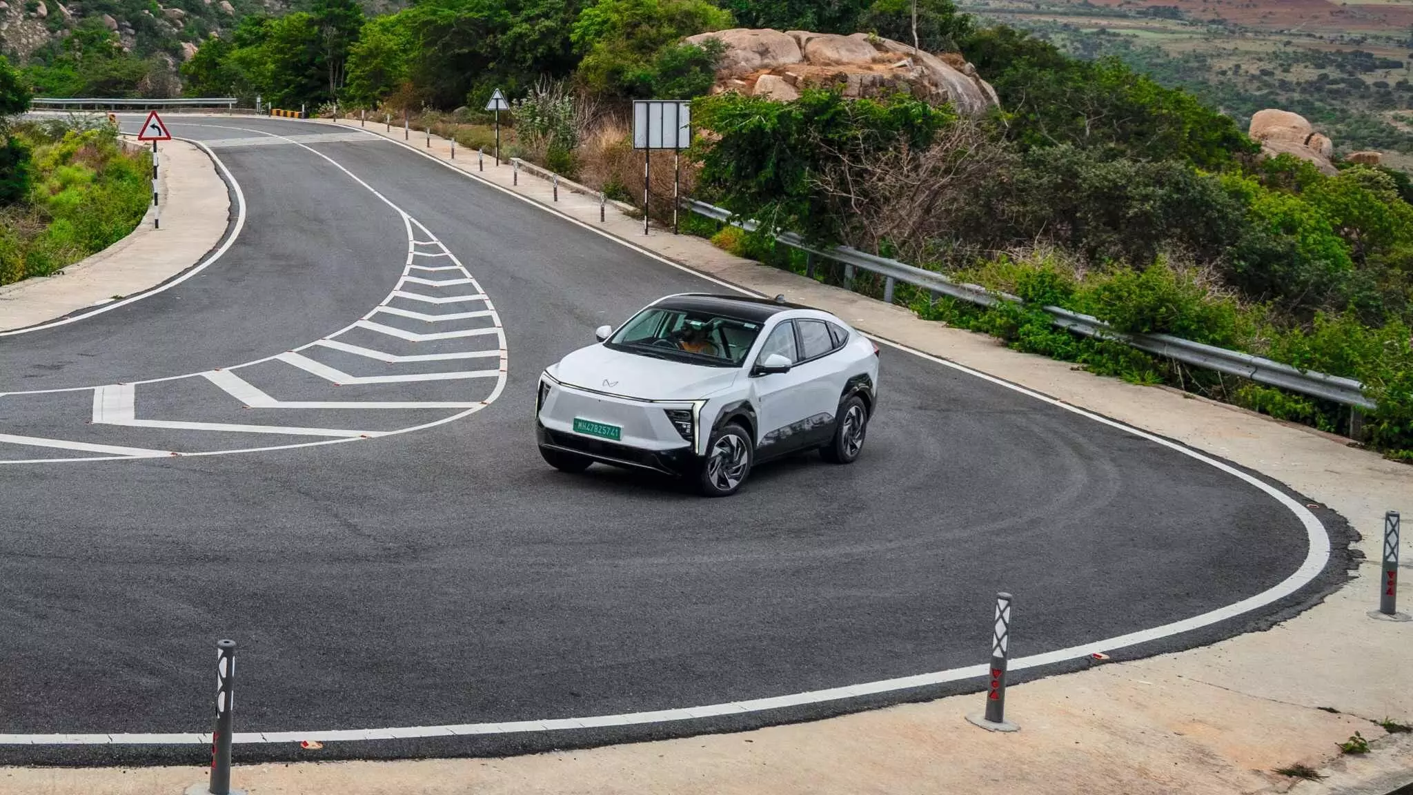 The XEV 9e maintains control through every sharp bend — Shot by Rohit G Mane for evo India The XEV 9e maintains control through every sharp bend — Shot by Rohit G Mane for evo India