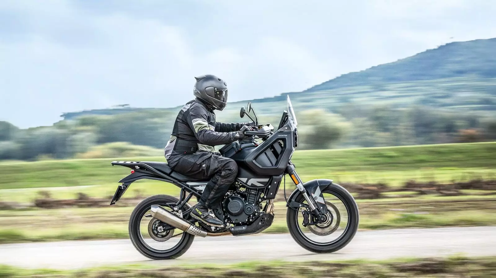 The motorcycle does feel top-heavy but once you get used to that, it handles quite well — Shot by Brixton Austria