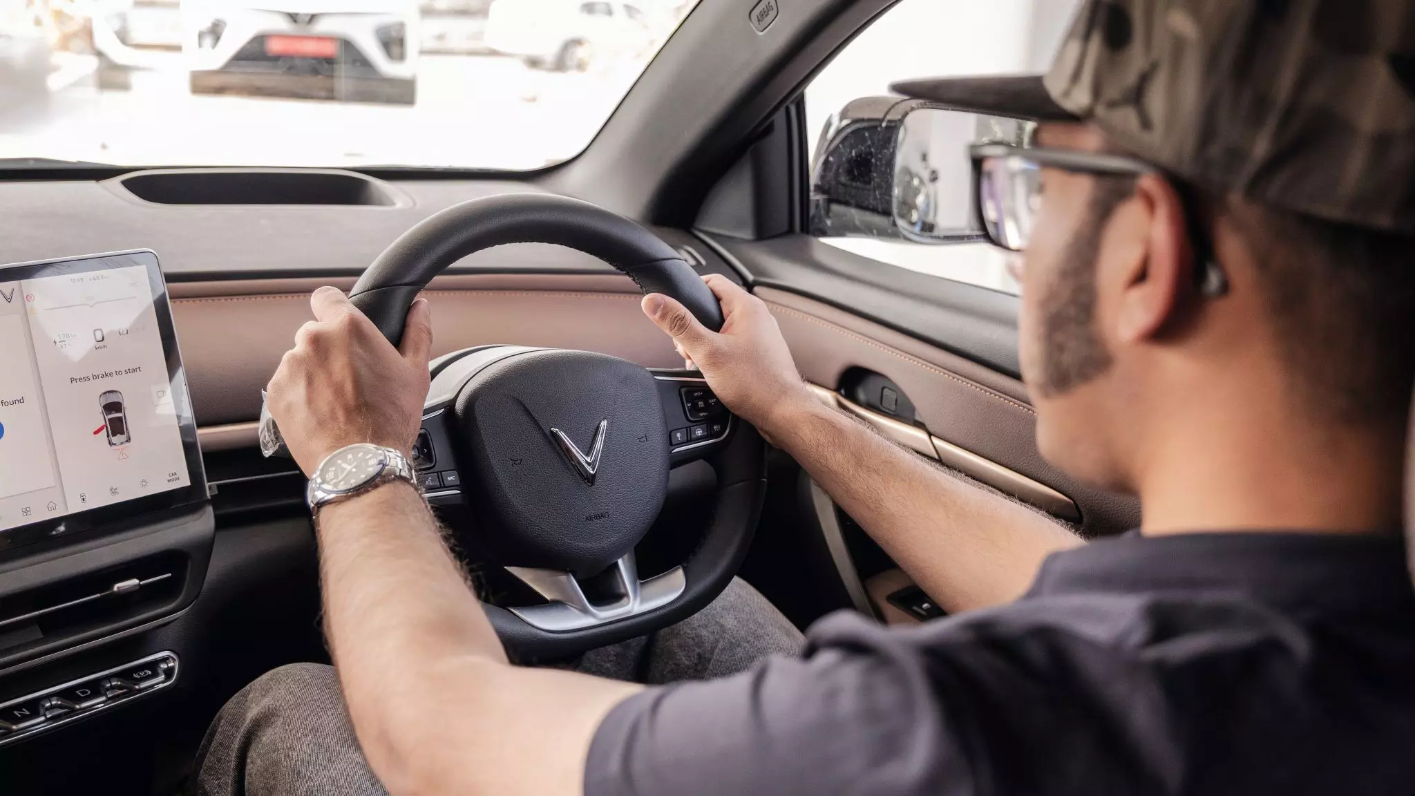 The Wind VF 6 gets dual-tone interiors which elevate the upmarket quotient inside the already well-appointed cabin — Shot by Sachin Khot for evo India