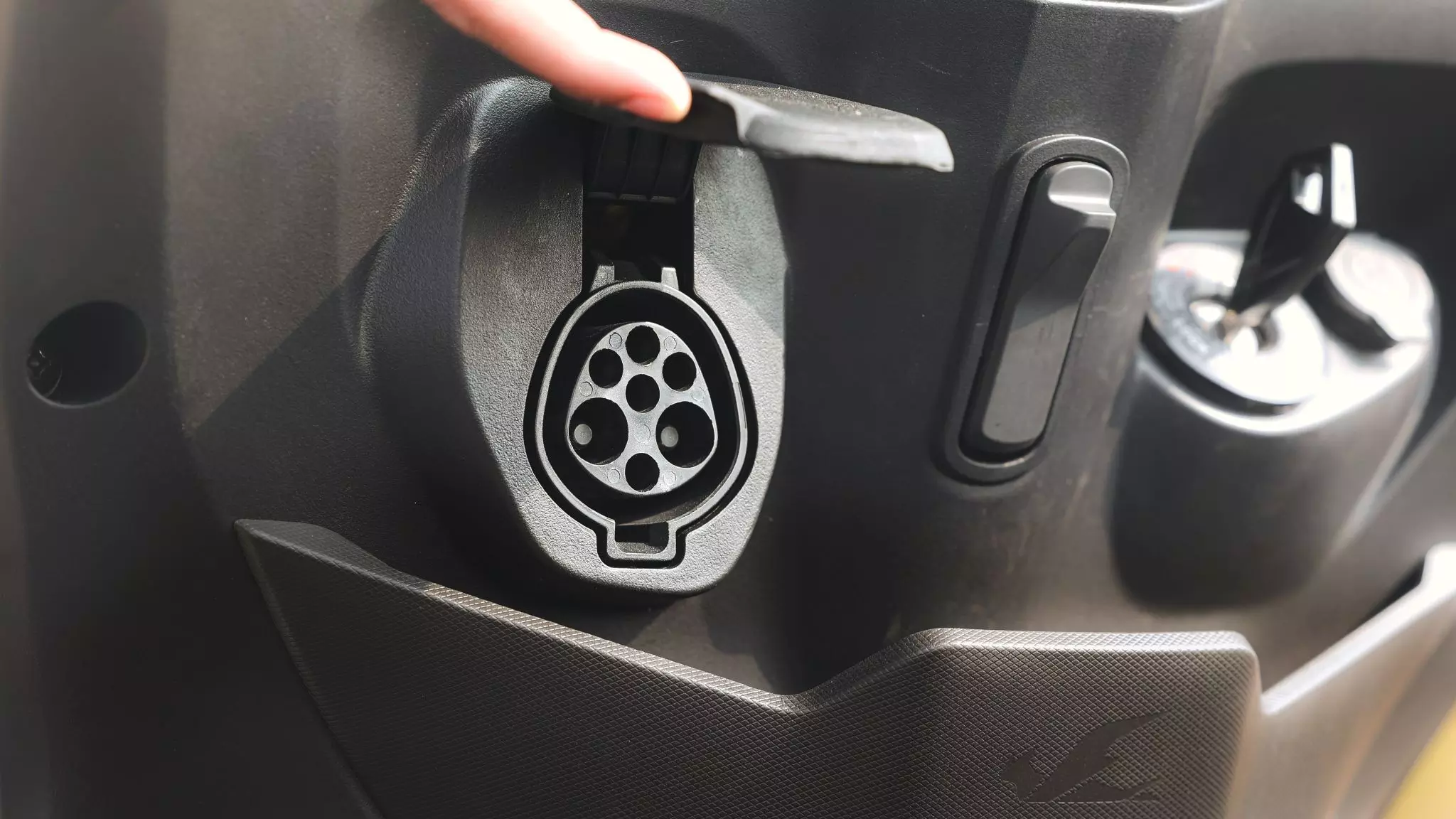 Despite the IDC tested range of 265km (5kWh model), its likely to provide at least 180-200km of mixed real-world riding — Shot by Avdhoot A Kolhe for evo India 