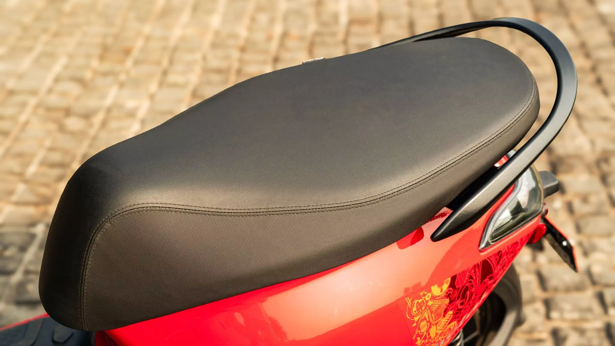 This new Chetak, despite its lean proportions packs a comfy 650mm long seat cushion — Shot by Rohan Sonwane for evo India