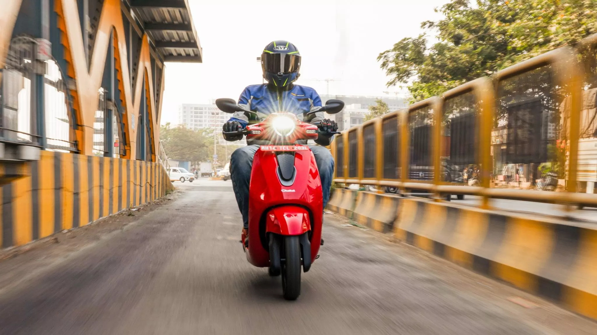 The weight reduction of 20kg over the 35 series scooters is apparent, making the ride predictable — Shot by Rohan Sonwane for evo India