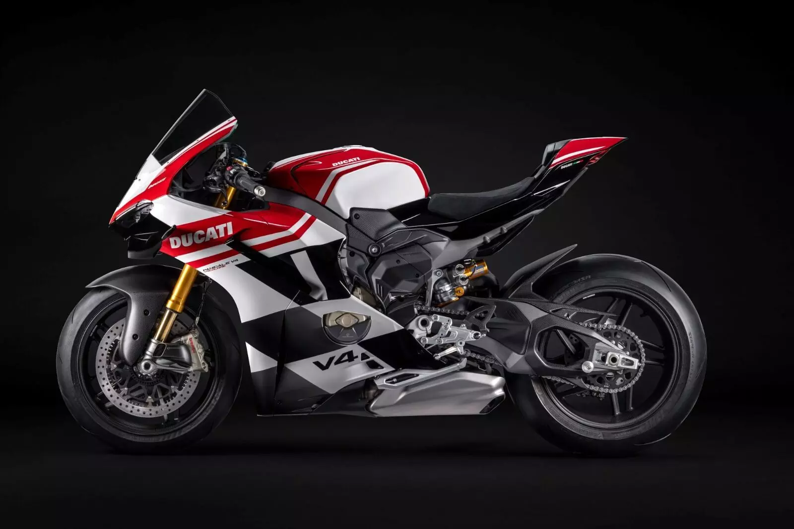 The Panigale V4 Tricolore is powered by the 1103cc Desmosedici Stradale V4 engine, producing 213bhp at 13,500rpm and 122Nm of torque at 11,250rpm