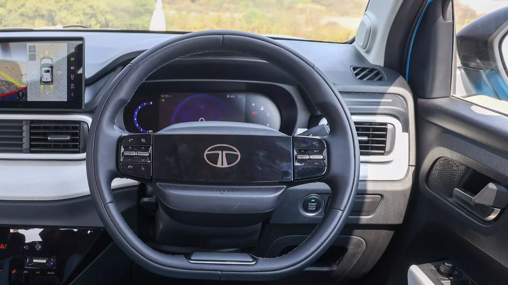 The new 7-inch digital cluster gets an analogue tachometer; yes its functional but takes away from the premium appeal — Shot by Rohit G Mane for evo India