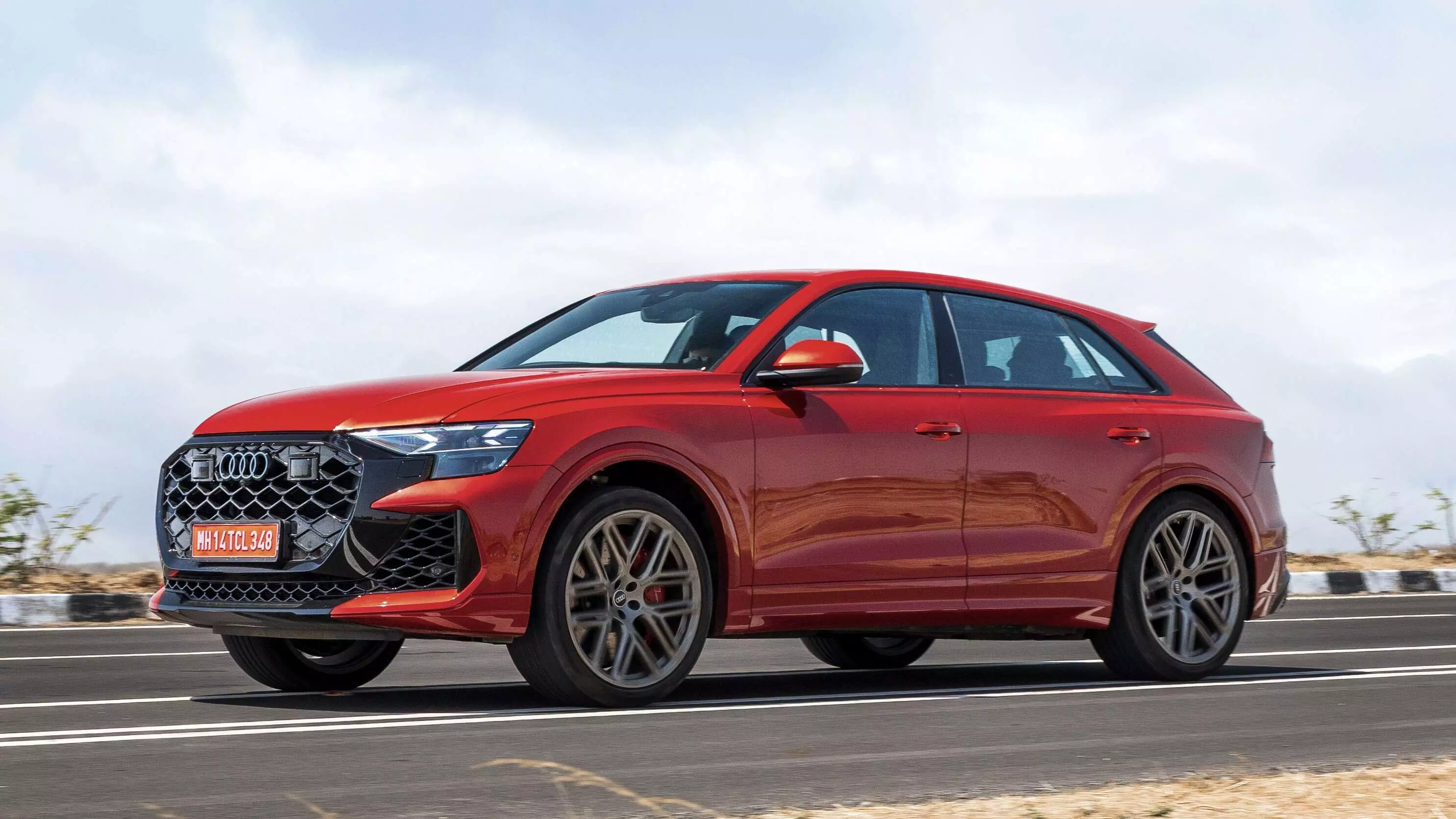 Audi RSQ8 Performance