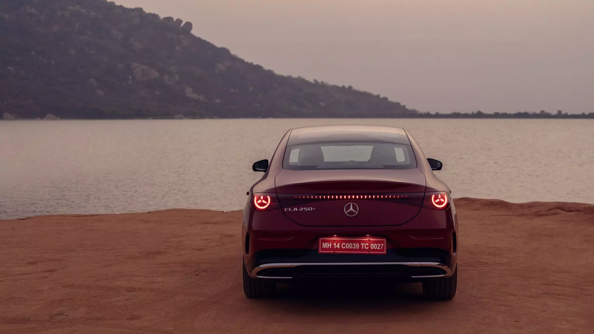 It packs a rear-mounted motor that has a peak output of 268bhp; the tail also features a lightbar flanked by the three-pointed star tail light signatures