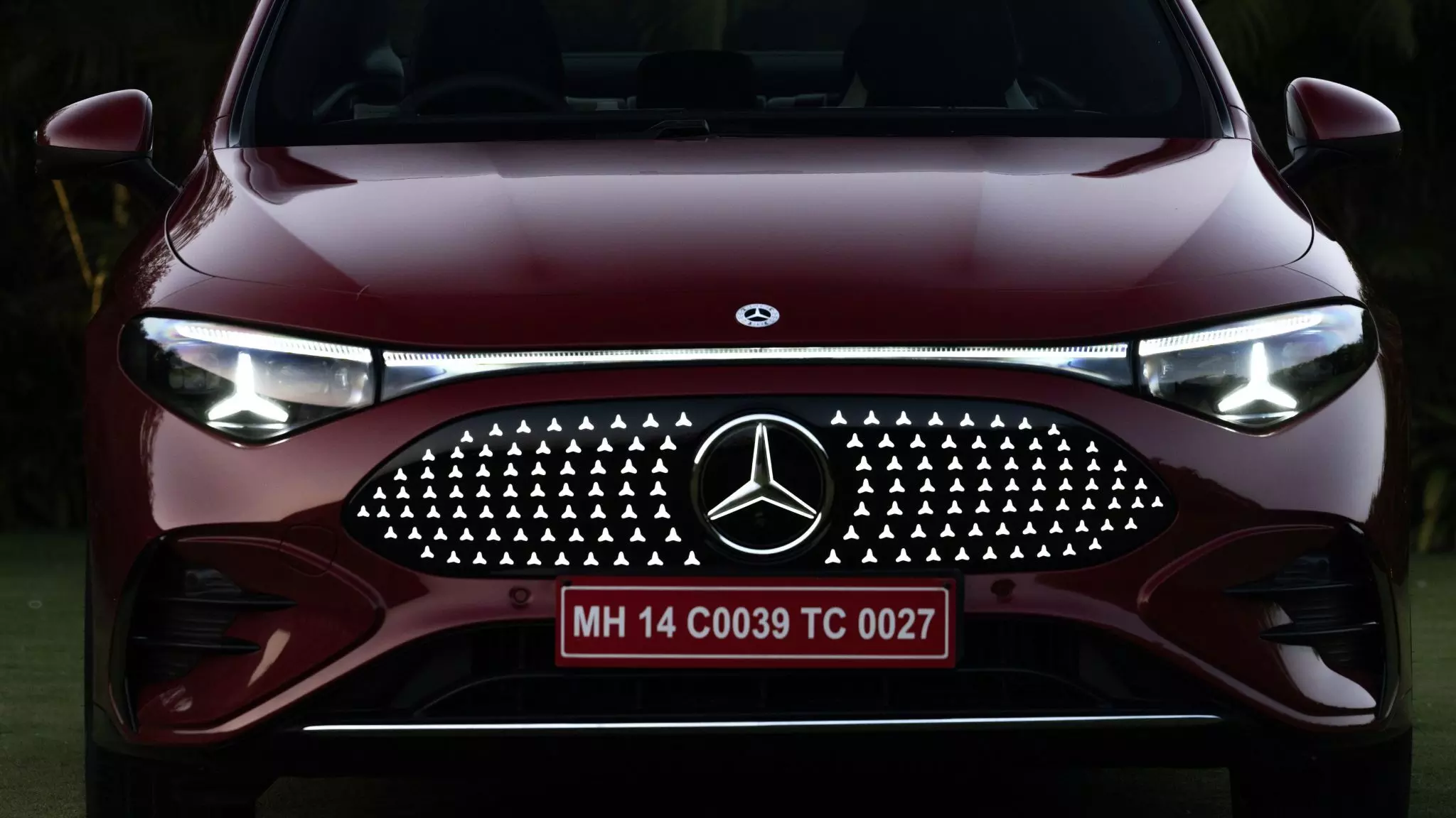 The faux-grille features 142 illuminated three-pointed stars; a connected light eyebrow and three-pointed star headlight signatures 