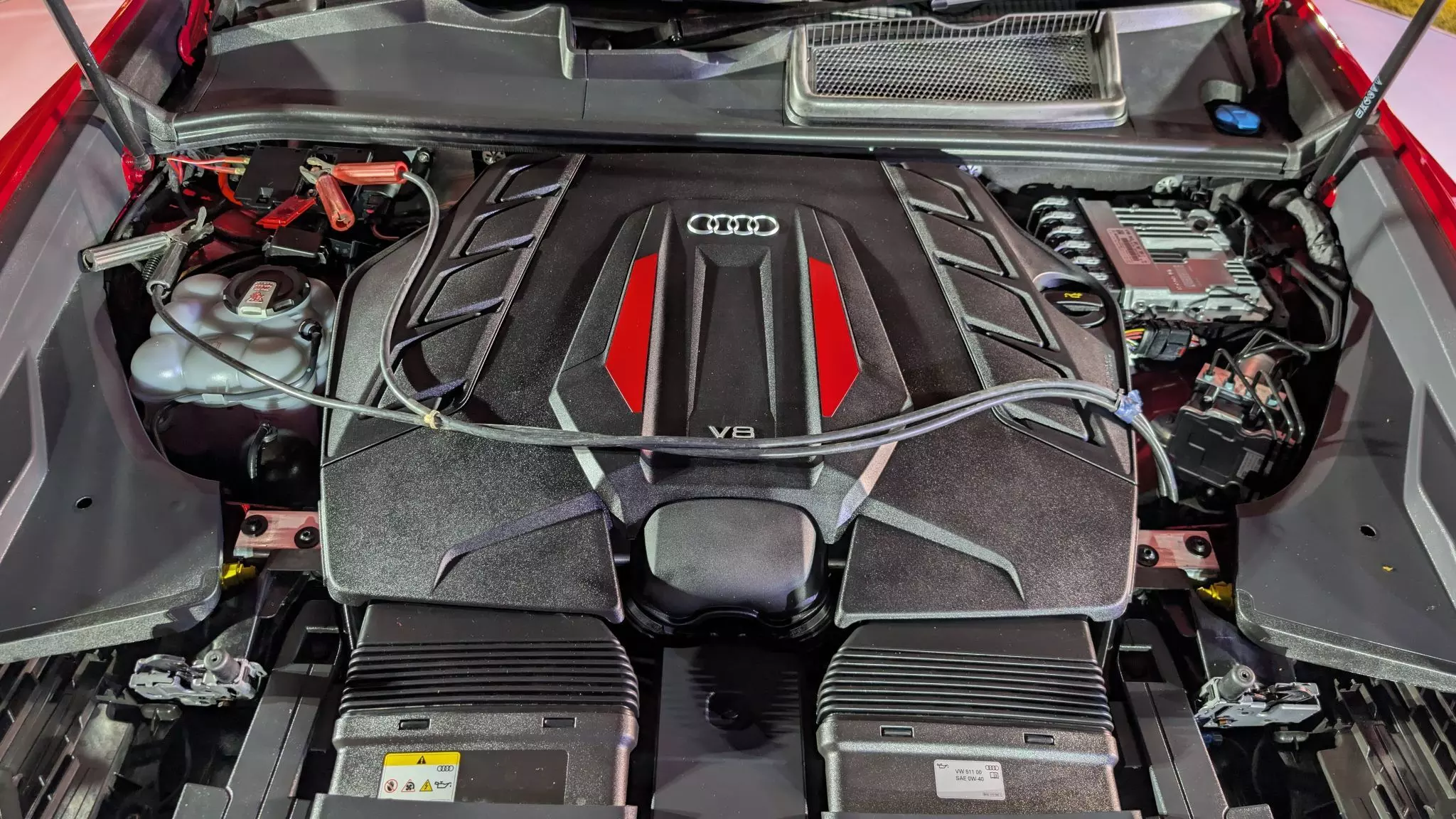 The SQ8 packs the same engine as the RS Q8, but makes 500bhp and 770Nm, down by 131bhp and 80Nm from the flagship Q8 variant 