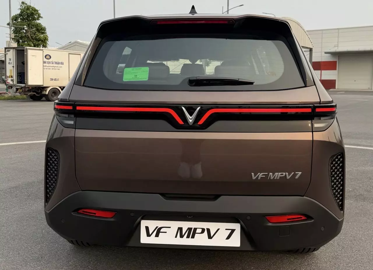 Limo Green variant to only be used in the fleet segment Limo Green variant to only be used in the fleet segment