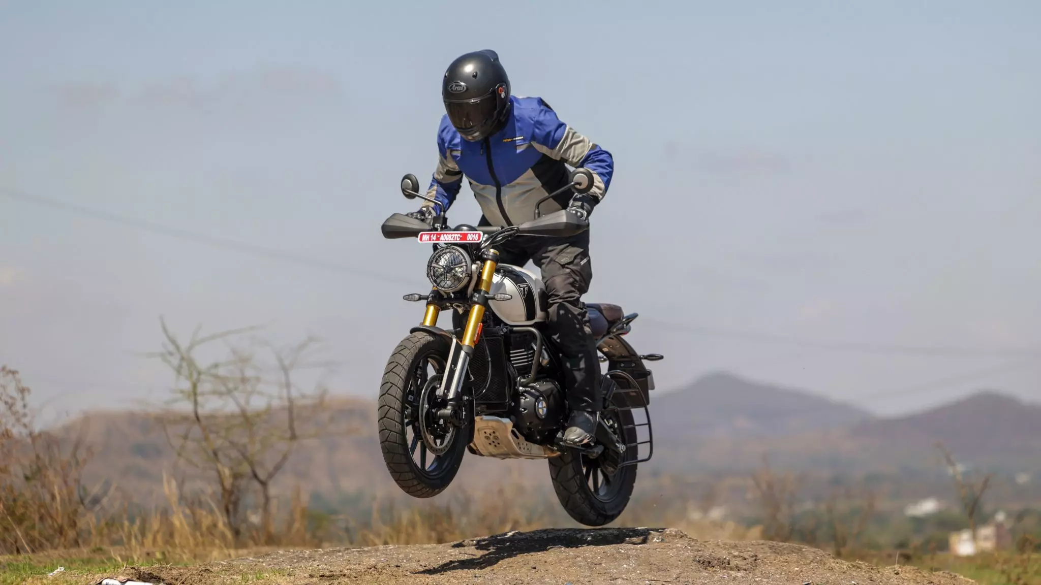 Despite the sizeable concession on displacement by 50cc, the 349cc engine feels negligibly different than the outgoing 398cc unit – Shot by Rohit G Mane for evo India