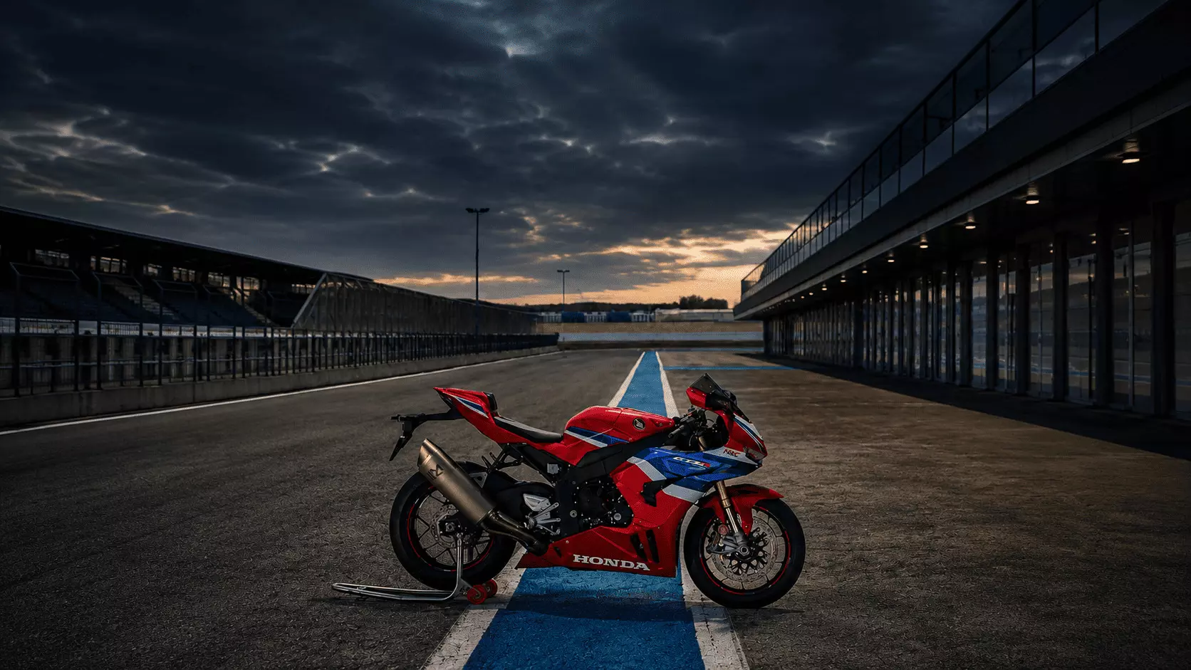 Honda expands BigWing line-up with CB750 Hornet E-Clutch, XL750 Transalp E-Clutch, Gold Wing and Fireblade SP Honda expands BigWing line-up with CB750 Hornet E-Clutch, XL750 Transalp E-Clutch, Gold Wing and Fireblade SP