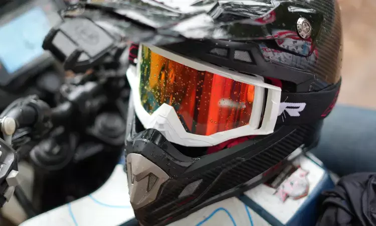 AXOR unveils the world’s lightest triple-certified off-road helmet: AXOR MX Carbon