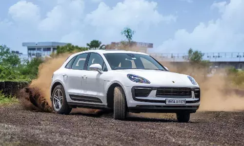 Porsche Macan: The brands best-seller put on ice