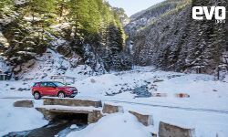 Land Rover Discovery Sport in season’s first snowfall near Nelong valley Land Rover Discovery Sport in season’s first snowfall near Nelong valley