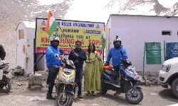 Okinawa Praise reaches Khardung La – the highest motorable pass in the country Okinawa Praise reaches Khardung La – the highest motorable pass in the country