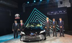 Toyota launches the new 2019 Camry Hybrid in India Toyota launches the new 2019 Camry Hybrid in India