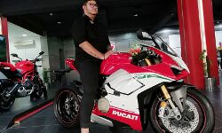 Ducati India delivers its first unit of Panigale V4 Speciale