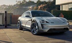 Porsche boosts e-mobility with its first 800V fast charging park in Berlin Porsche boosts e-mobility with its first 800V fast charging park in Berlin